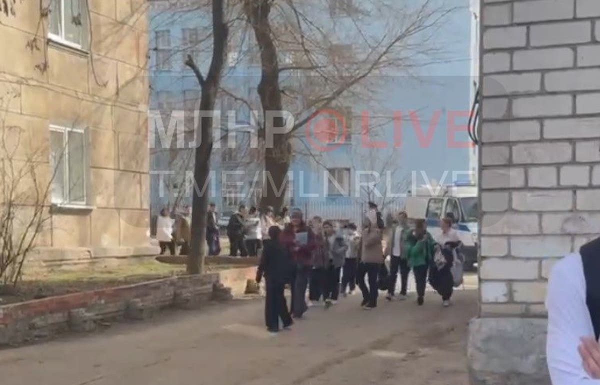 У Луганську евакуювали учнів однієї зі шкіл. У соцмережах пишуть, що її замінували