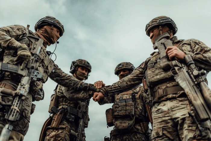 Не тільки у ЗСУ: в уряді розповіли, де ще можна отримати грошову винагороду за програмою &#8220;Контракт 18-24&#8221;