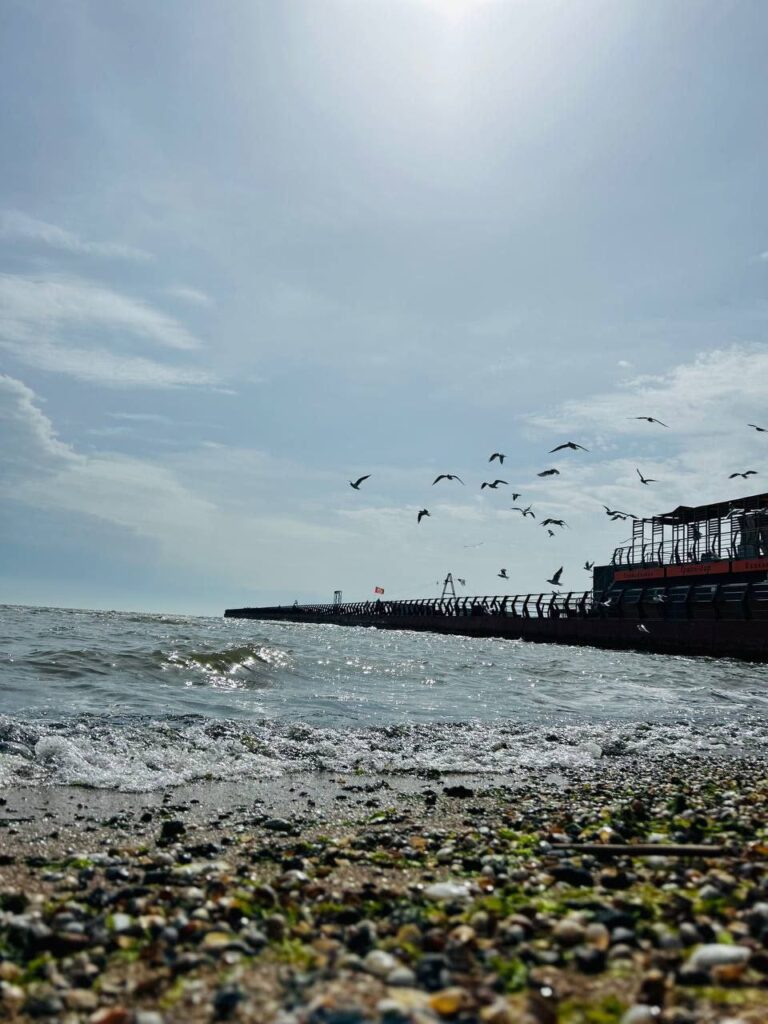 Жителі Маріуполя показали, як виглядає весняне море