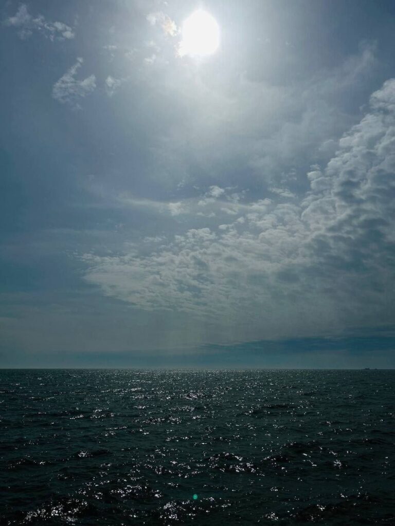 Жителі Маріуполя показали, як виглядає весняне море