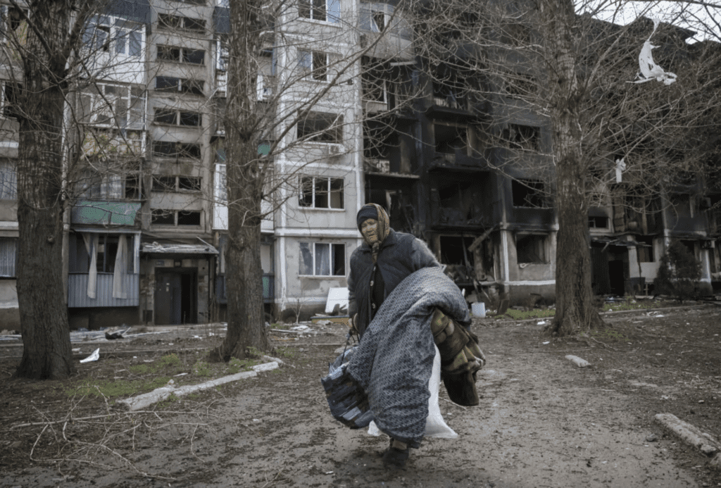 Евакуація під бомбами. Що зараз відбувається у прифронтовому Покровську