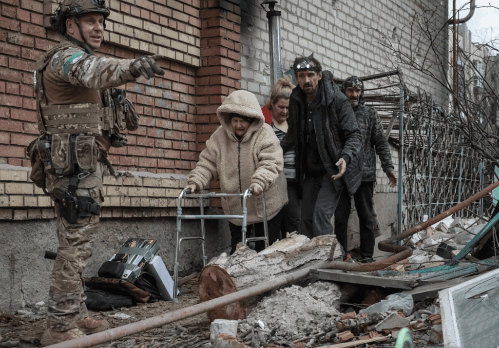 Евакуація під бомбами. Що зараз відбувається у прифронтовому Покровську