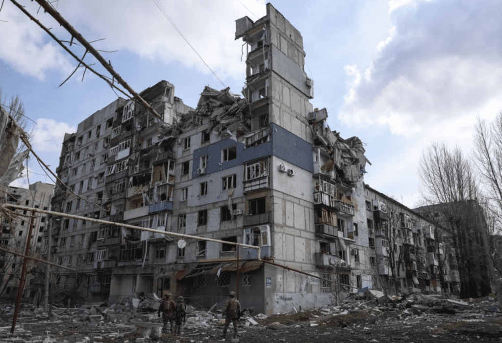 Евакуація під бомбами. Що зараз відбувається у прифронтовому Покровську
