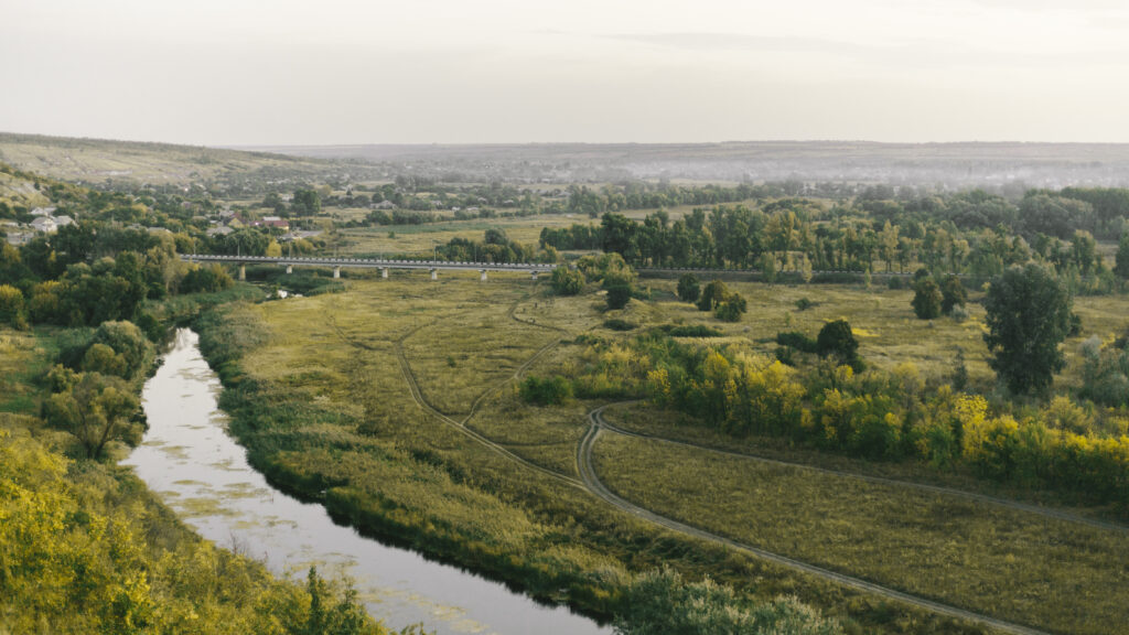 Старобільськ у кадрі: фотограф поділився унікальними фото окупованого міста та історією створення альбому