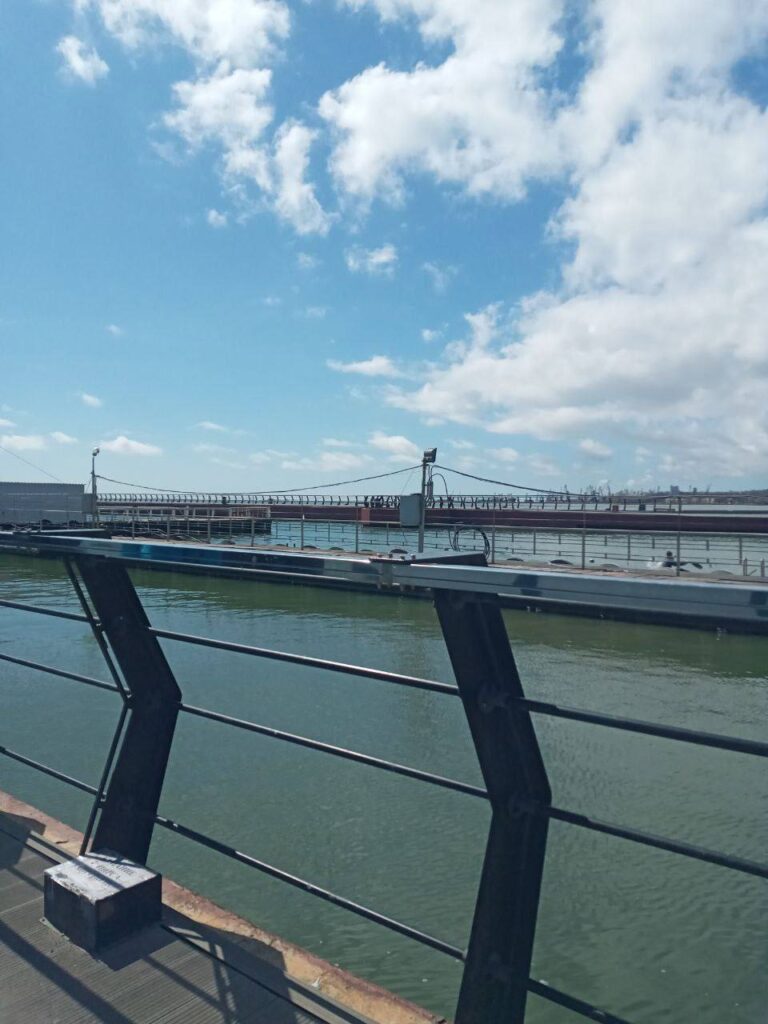 Жителі Маріуполя показали, як виглядає весняне море