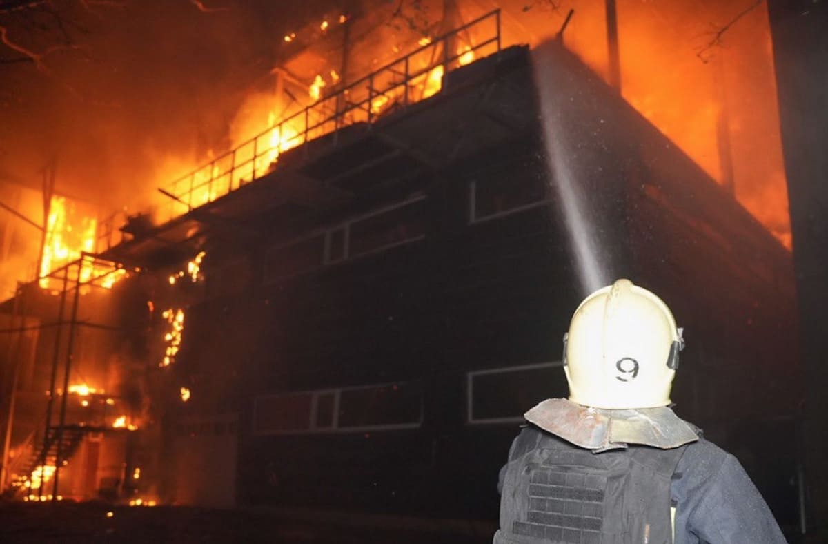 Уночі окупанти масово атакували Одесу “шахедами”. Жителі міста показали відео наслідків нальоту дронів