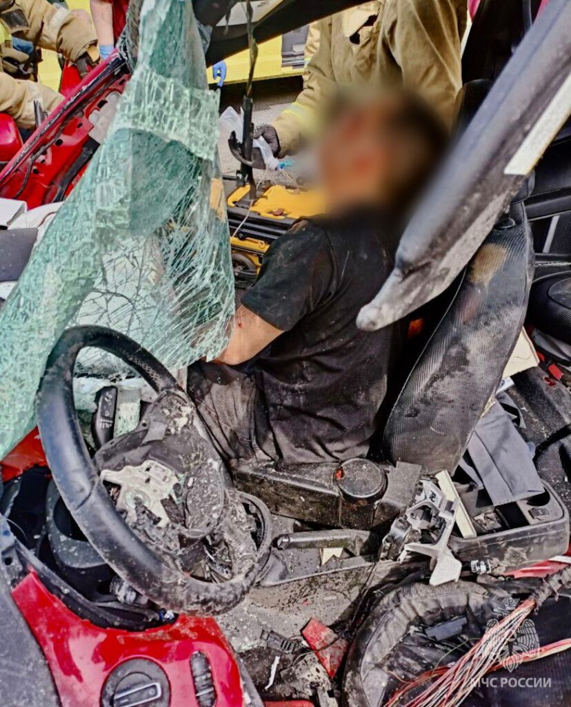 На виїзді з Луганська сталось зіткнення чотирьох автівок: є загиблі
