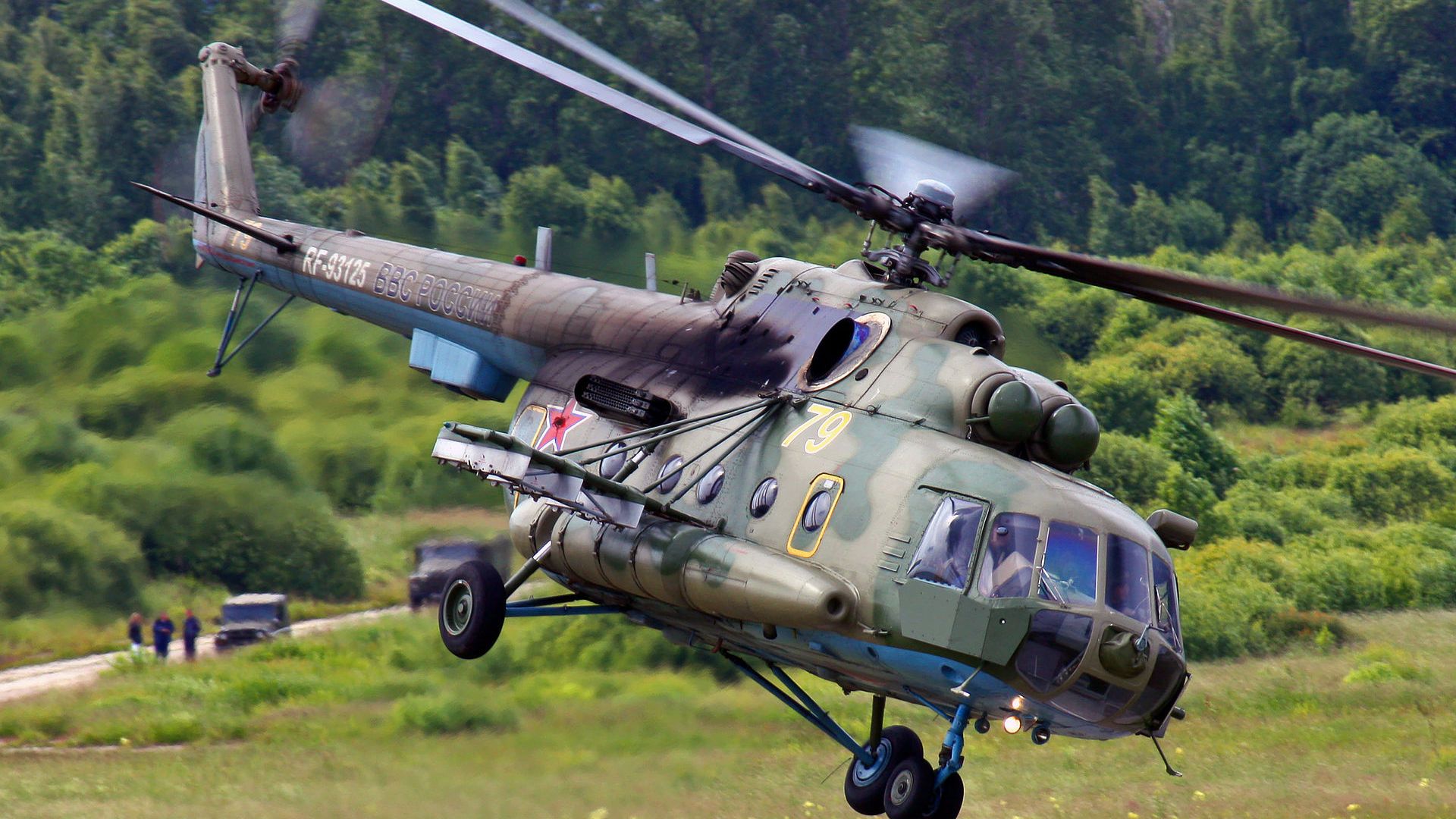 У Росії момент падіння військового гелікоптера Мі-8 потрапив на відео: загинули двоє членів екіпажу