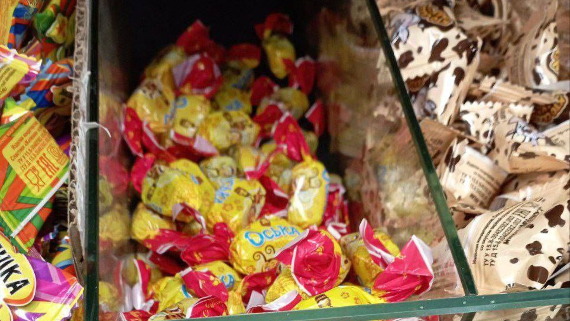 В окупованому Луганську підробляють &#8220;Шалену Бджілку&#8221; та Non Stop