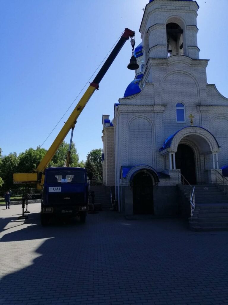 У Костянтинівці показали, як вивозять церковні дзвони