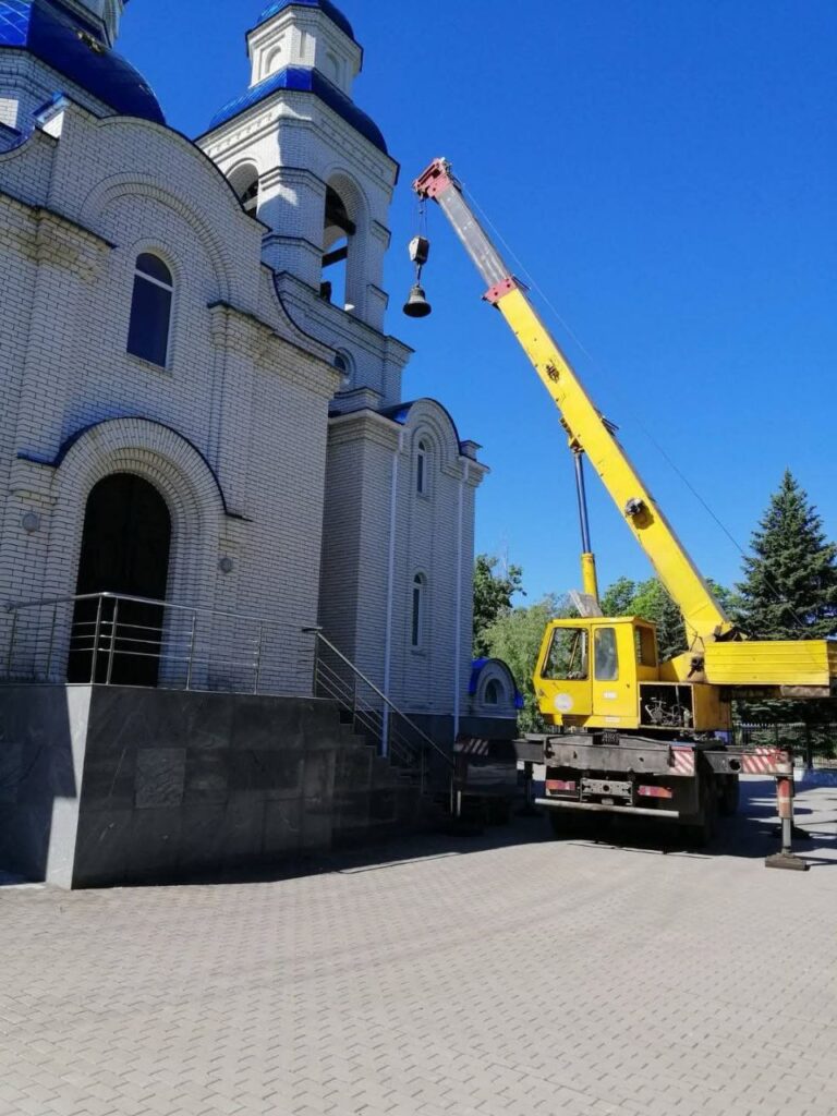 У Костянтинівці показали, як вивозять церковні дзвони