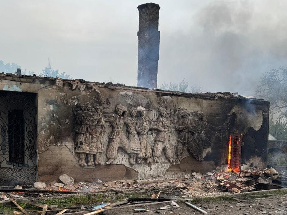 Росіяни знищили легендарне шахтарське кафе “Золотий півник” неподалік Добропілля: опубліковані фото наслідків