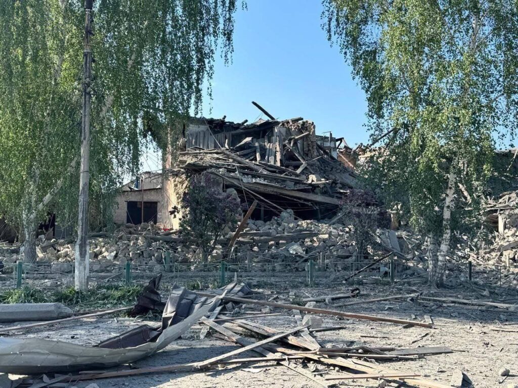 Щодня нові руйнування. Зʼявилися фотографії Мирнограда у Донецькій області
