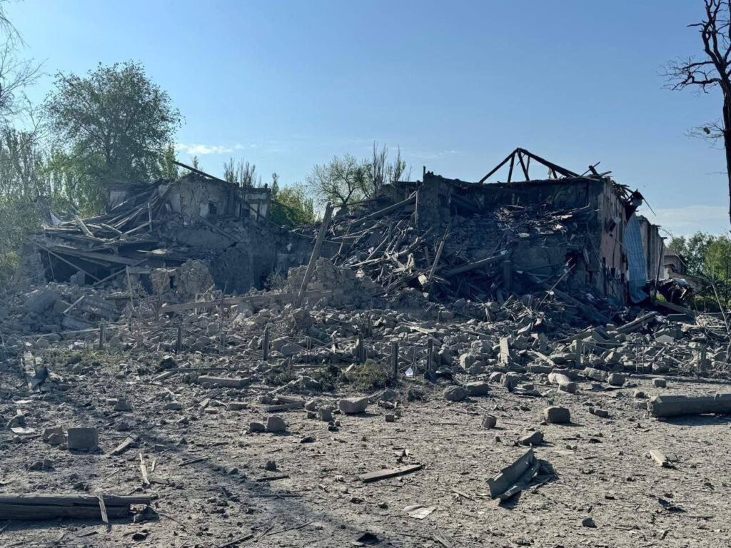 Щодня нові руйнування. Зʼявилися фотографії Мирнограда у Донецькій області