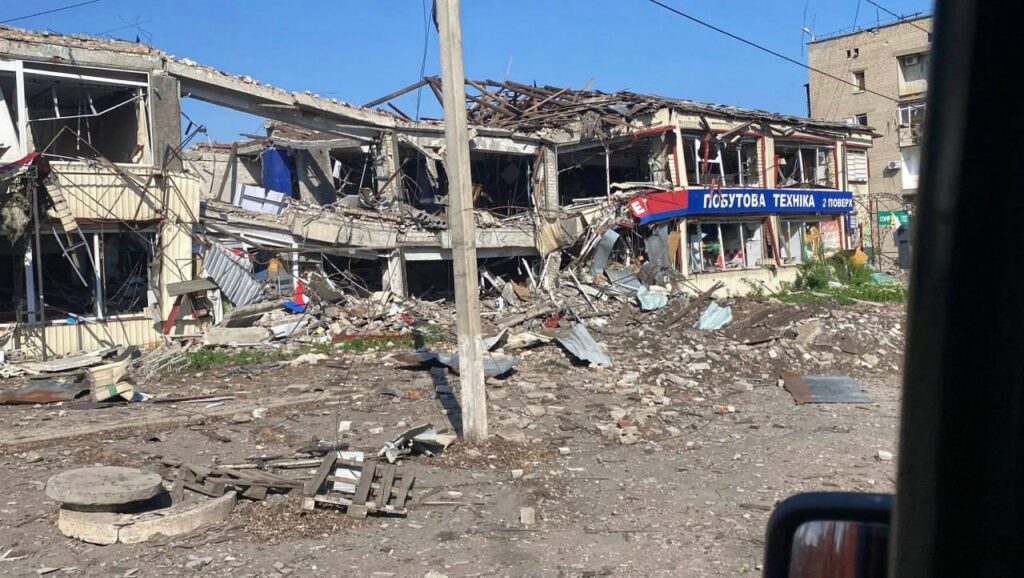 Щодня нові руйнування. Зʼявилися фотографії Мирнограда у Донецькій області