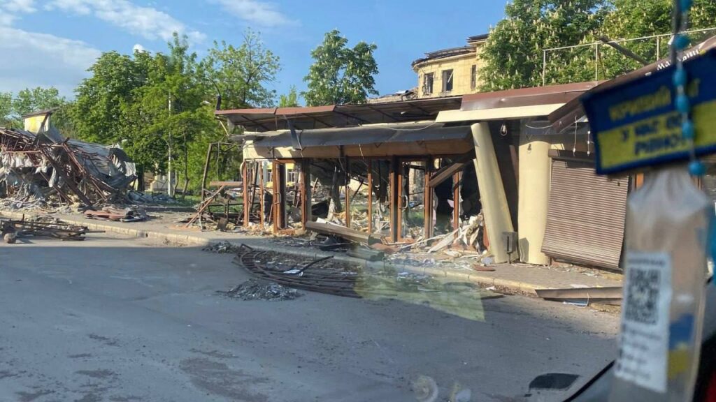 Щодня нові руйнування. Зʼявилися фотографії Мирнограда у Донецькій області