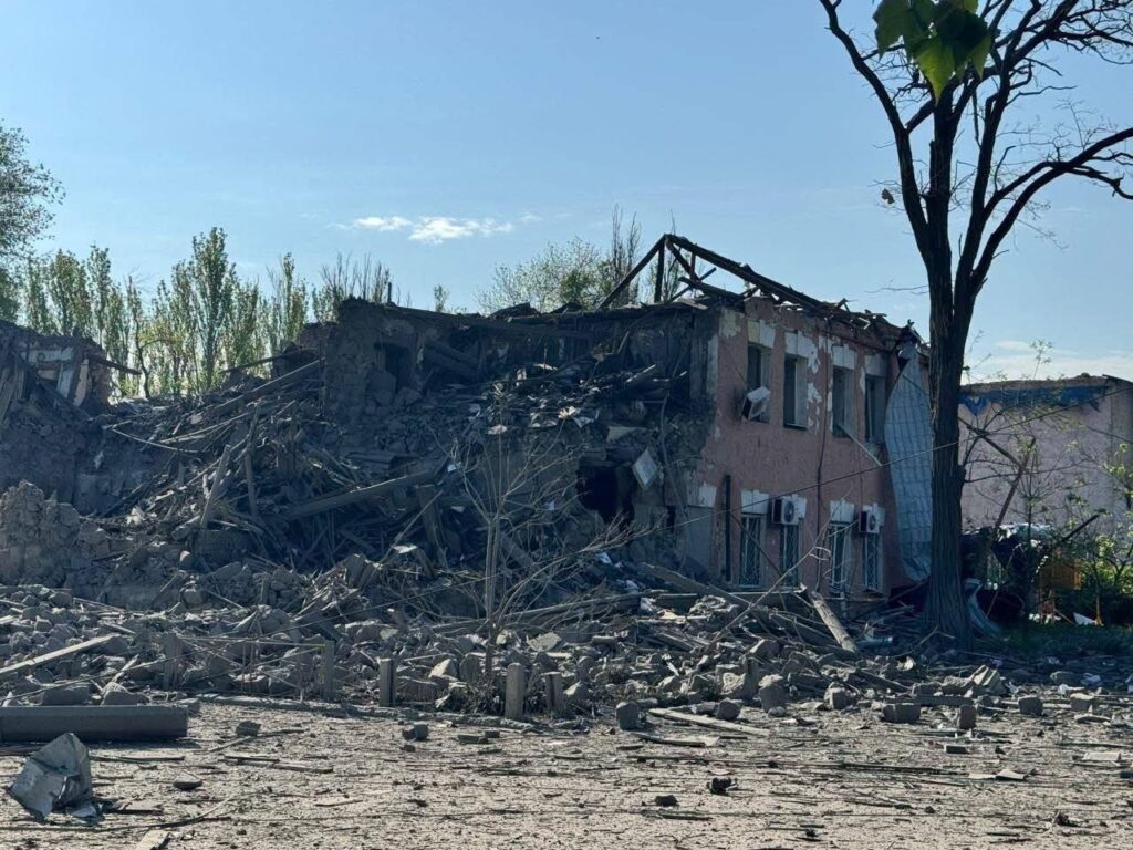 Щодня нові руйнування. Зʼявилися фотографії Мирнограда у Донецькій області