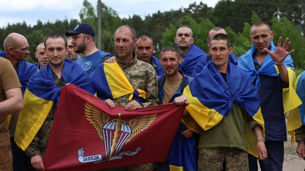 307 наших вдома: фото зворушливого повернення з російського полону