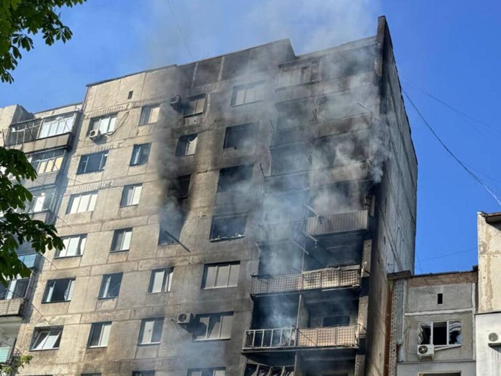 У Мирнограді показали наслідки нічної атаки на місто: загинули двоє мирних жителів, зруйновано будинки