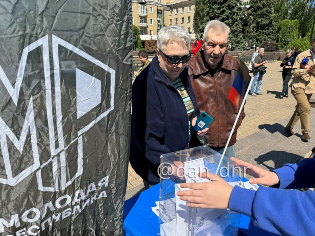 У Донецьку показали постановку постановочного референдуму 2014 року