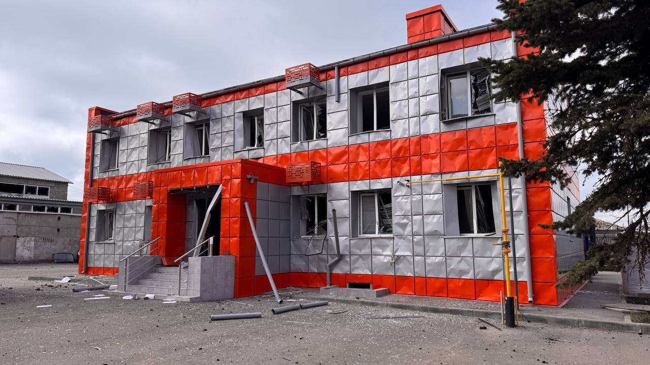 Росіяни заявили, що вночі безпілотники атакували АБЗ у Луганську. Тривогу в місті не оголошували