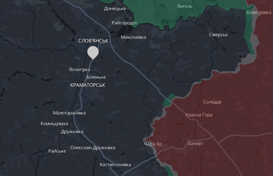 БПЛА росіян атакував автомобіль на в’їзді до Слов’янська, що за 25 кілометрів від фронту. Опубліковано відео