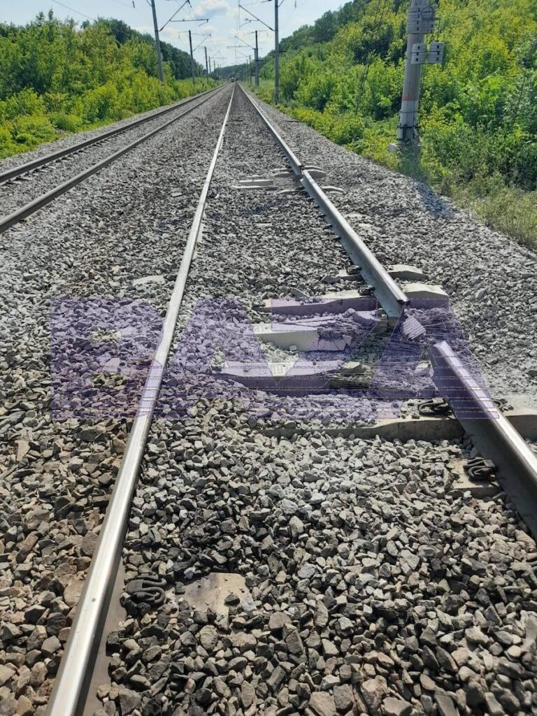У Воронезькій області невідомі підірвали залізницю, затримуються більше ніж 20 поїздів