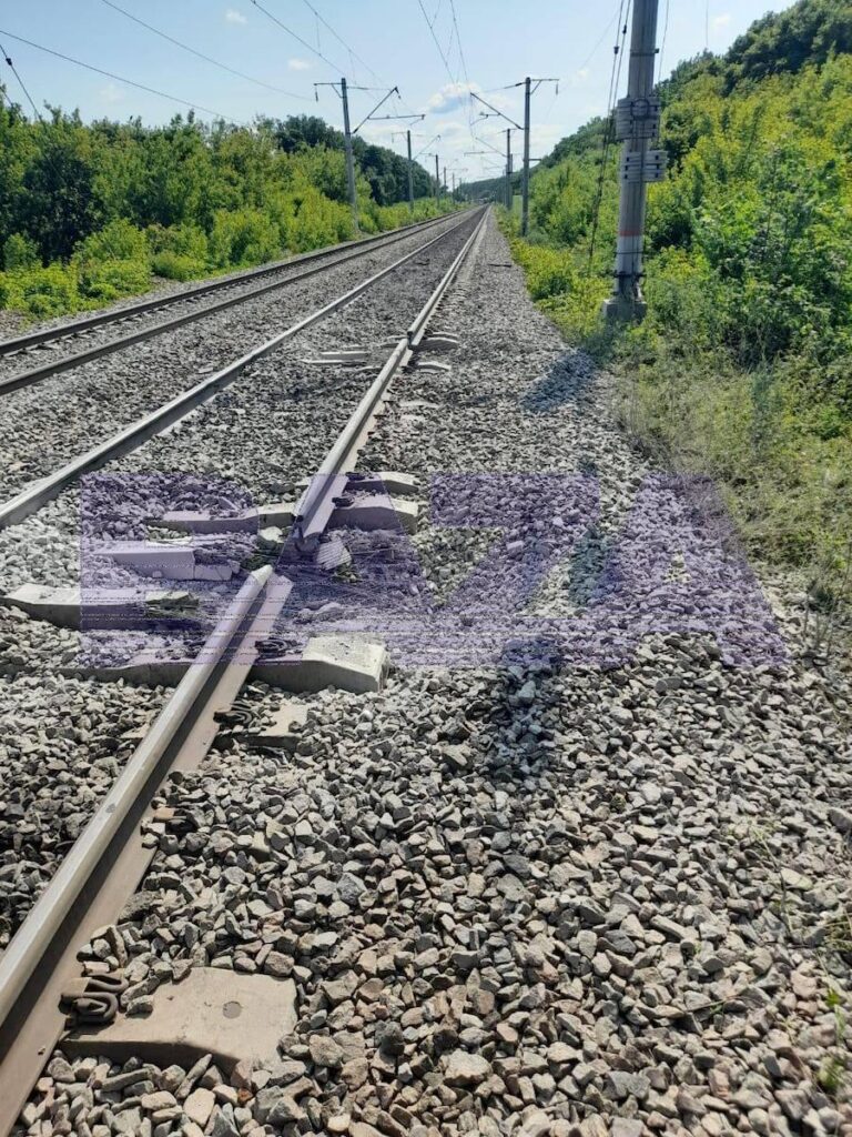 У Воронезькій області невідомі підірвали залізницю, затримуються більше ніж 20 поїздів