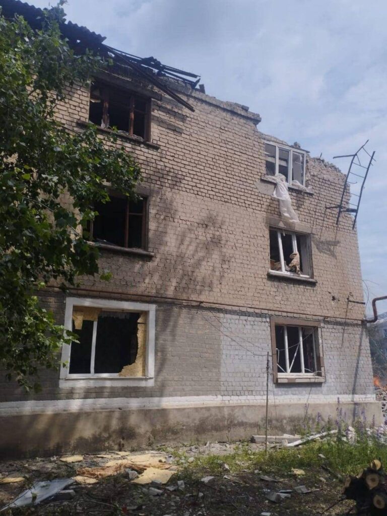 Росіяни скинули авіабомбу на Родинське у Донецькій області. Опубліковані фотографії