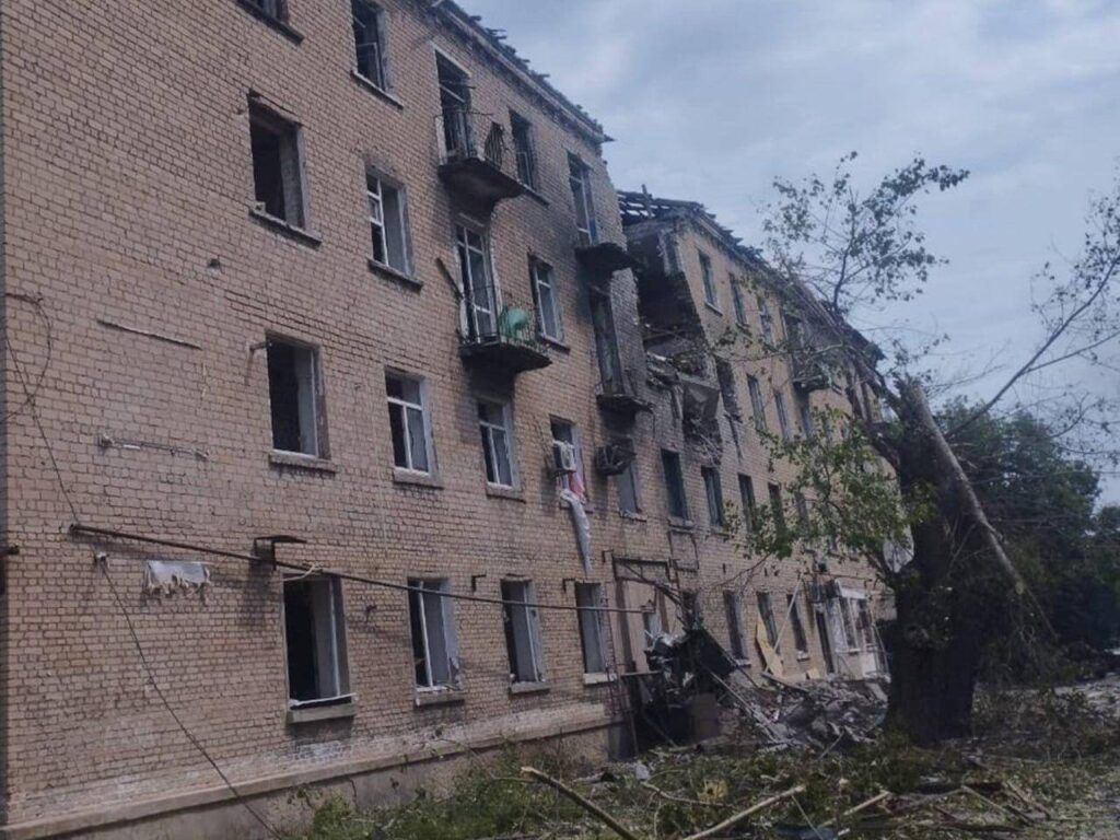 Росіяни скинули авіабомбу на Родинське у Донецькій області. Опубліковані фотографії