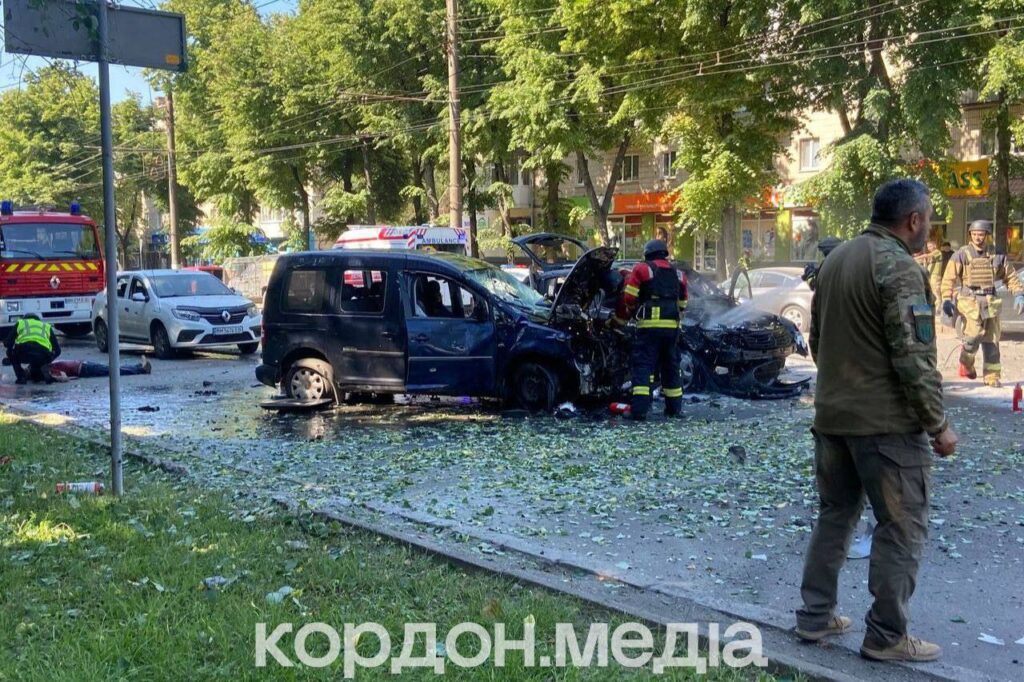 Росія ударила артилерією по центру Сум. Опубліковані фото наслідків влучання