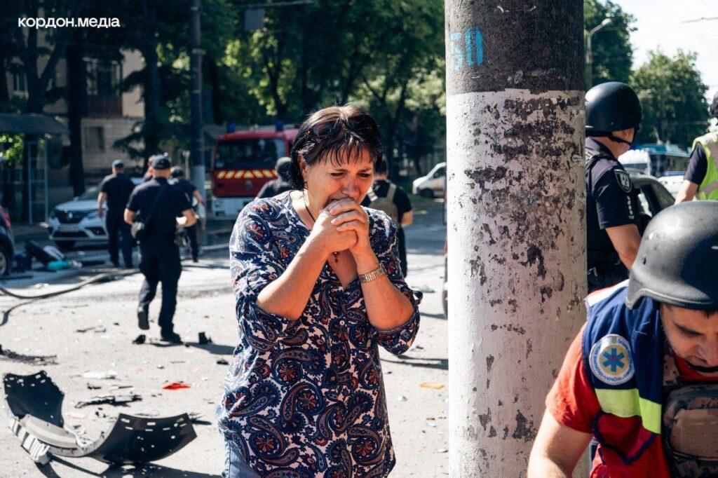 Росія ударила артилерією по центру Сум. Опубліковані фото наслідків влучання