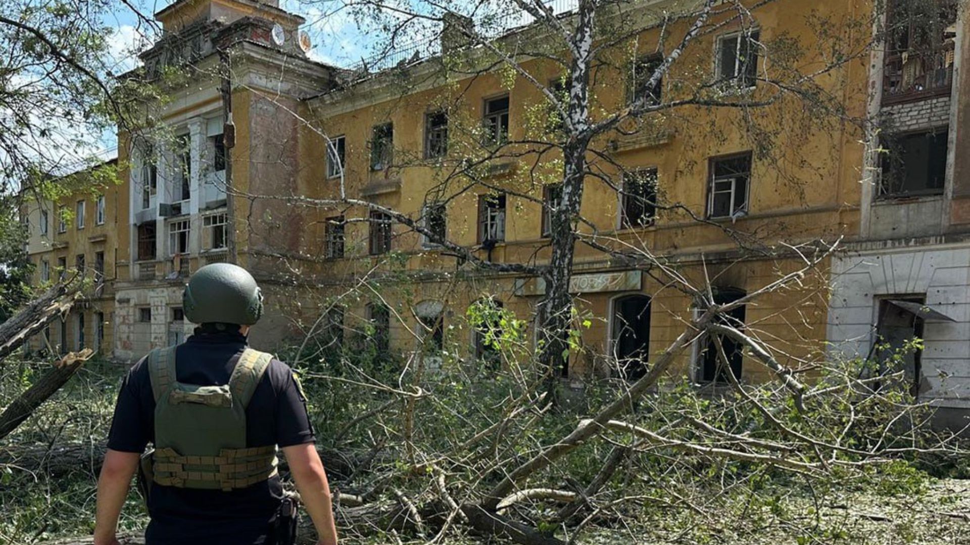 Подружжя з Покровська втекло пішки з-під обстрілів із котами та сумками
