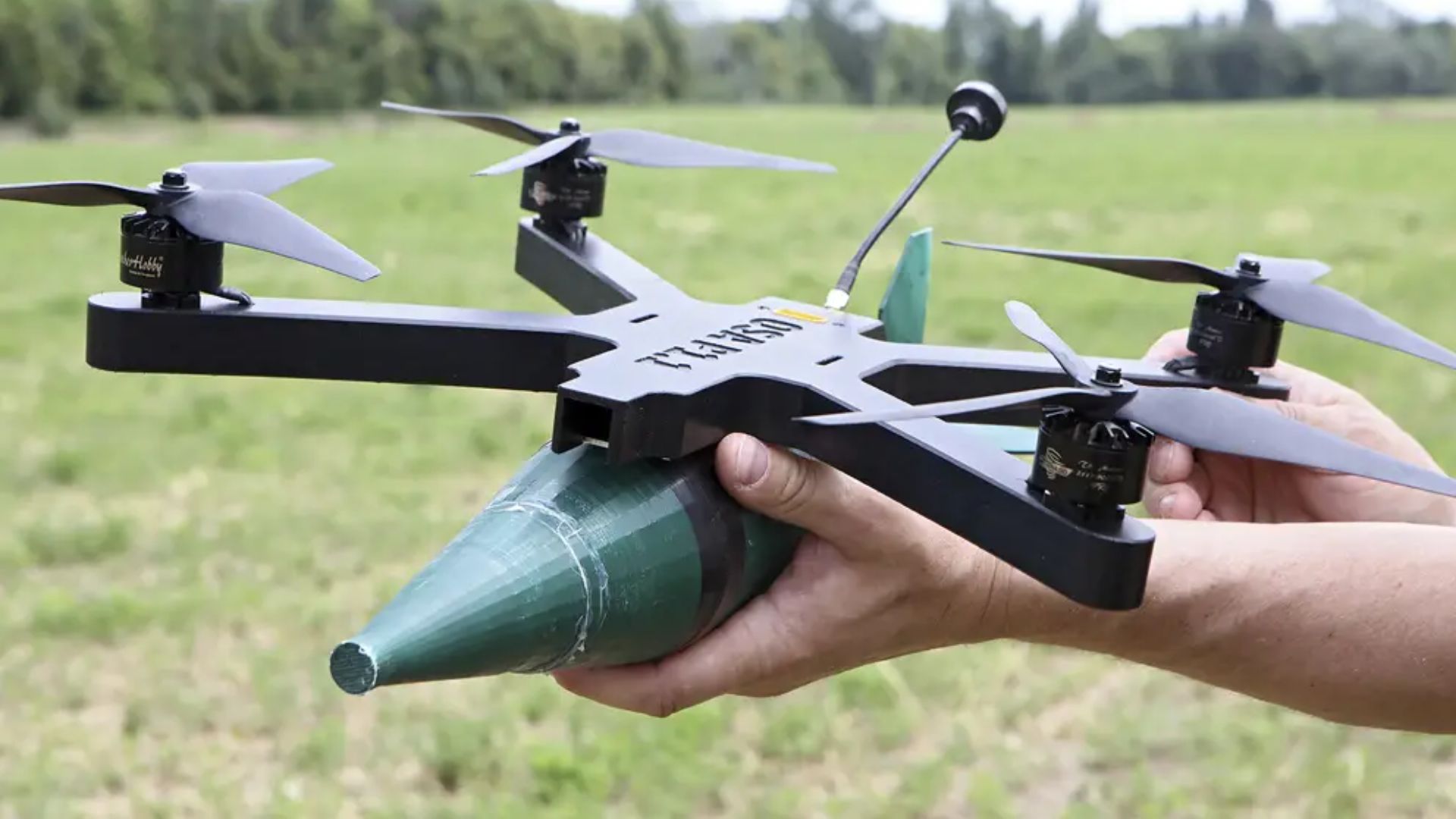 Росіяни вигадали нову схему запуску FPV-дронів — маскують траншеї