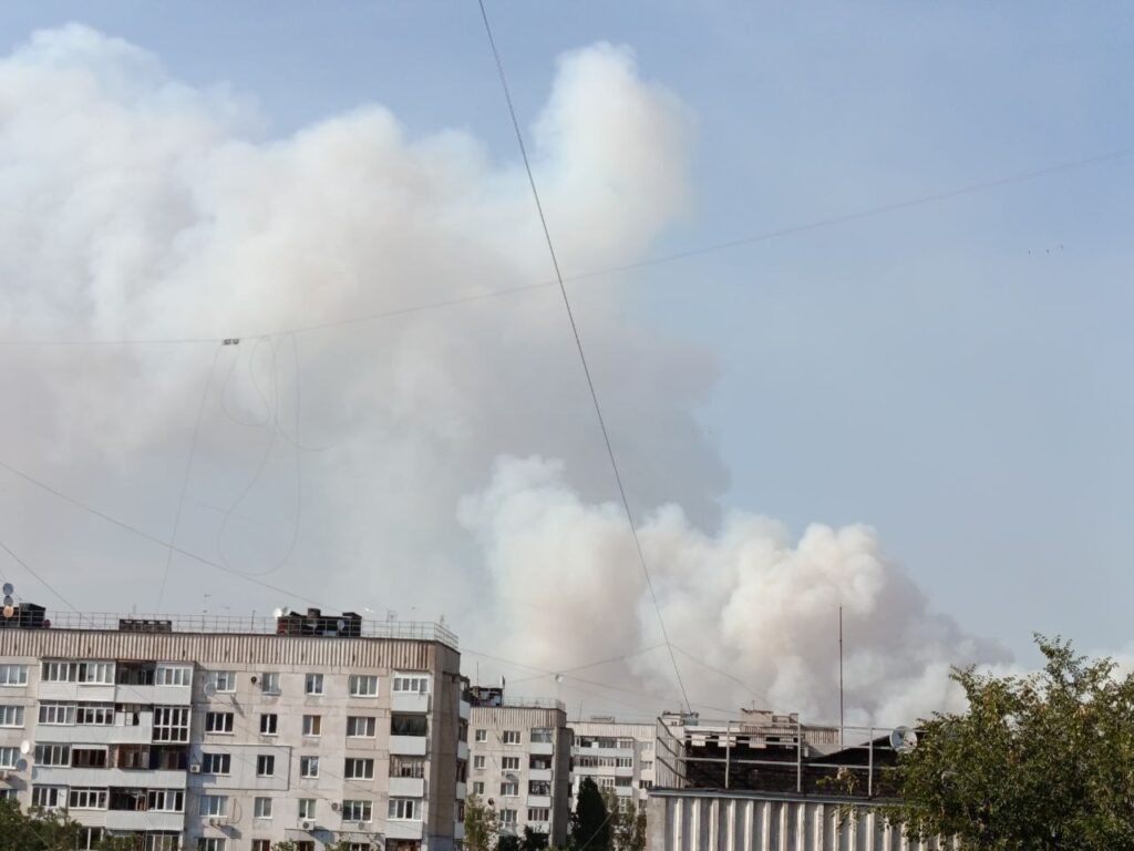 Жителі Сіверськодонецька діляться кадрами пожеж навколо міста