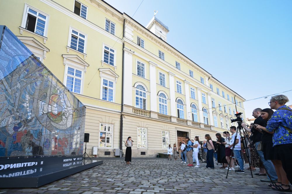 У Львові презентували відтворену мозаїку Алли Горської “Боривітер”