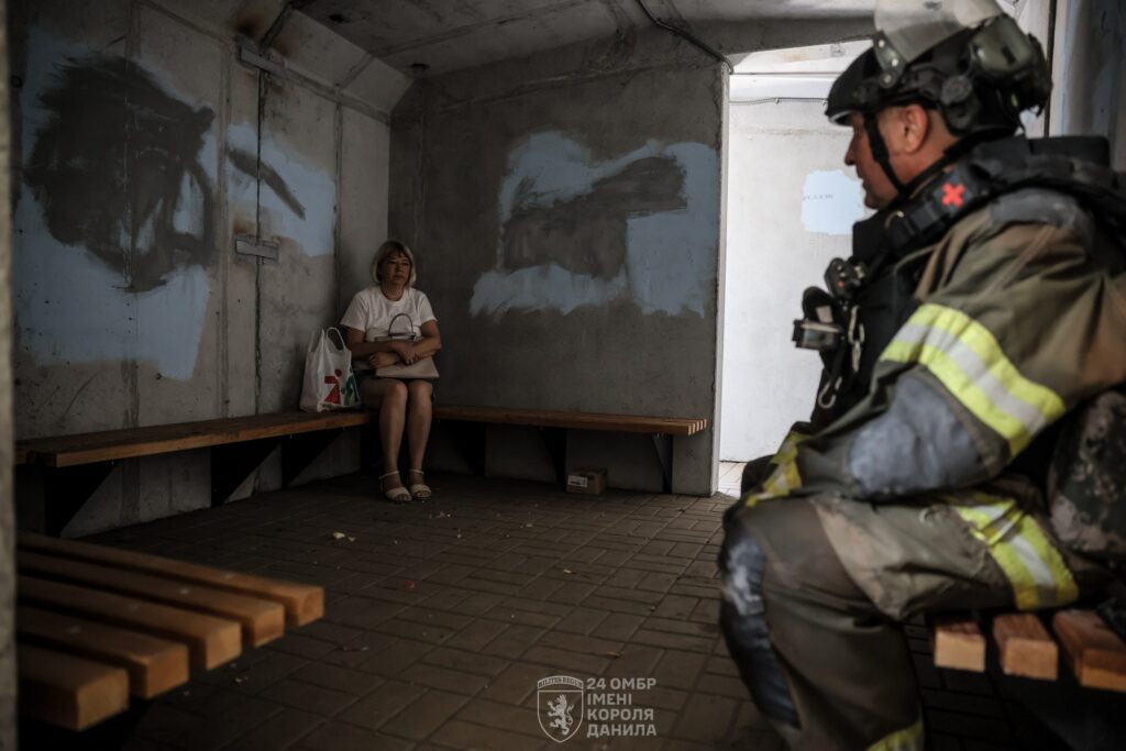 Росіяни атакували дронами Дружківку: опубліковані фото згорілих автомобілів та пошкоджених будинків