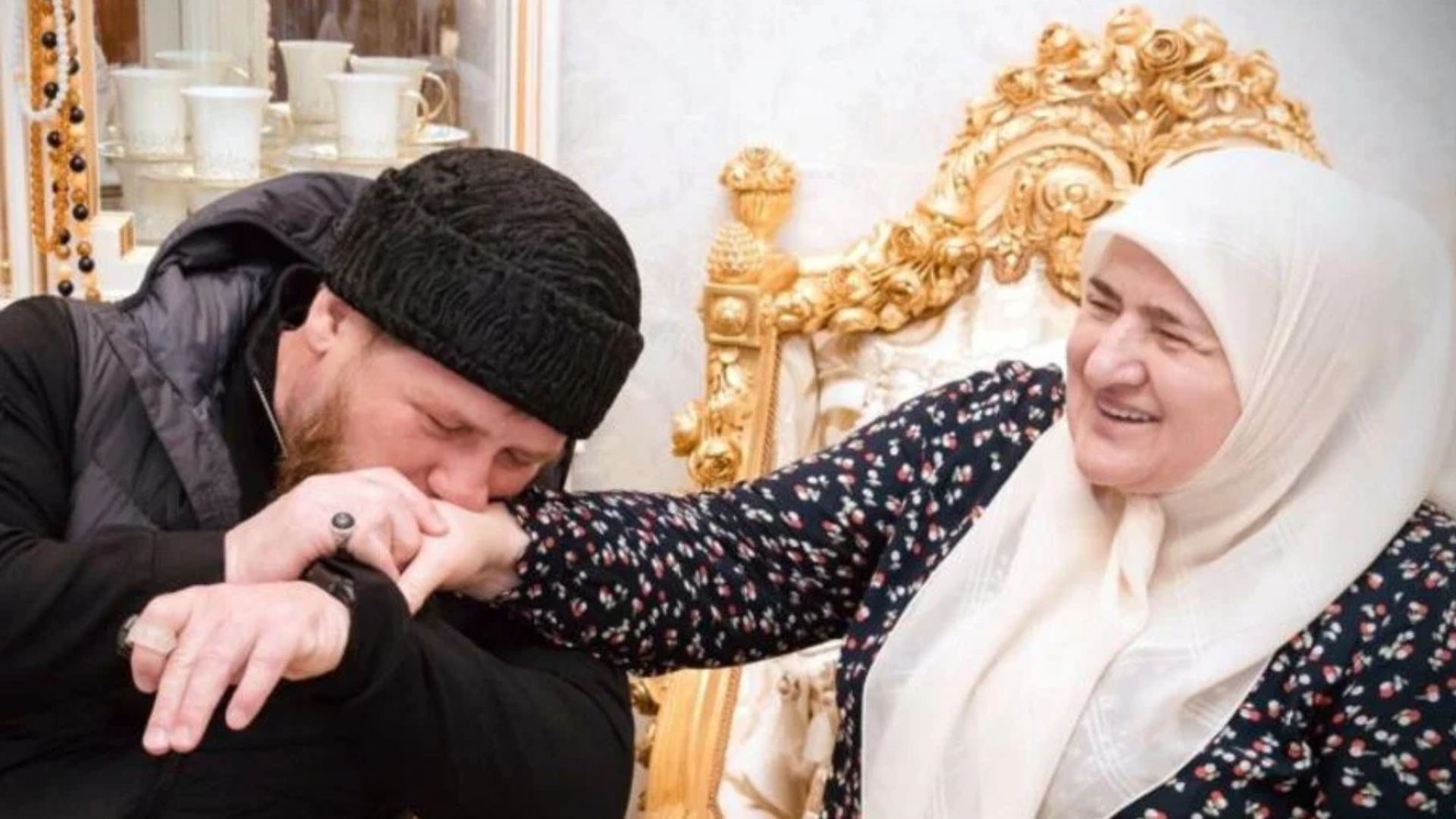 Мати Кадирова отримала орден від окупаційної влади Херсонщини — за сприяння окупантам