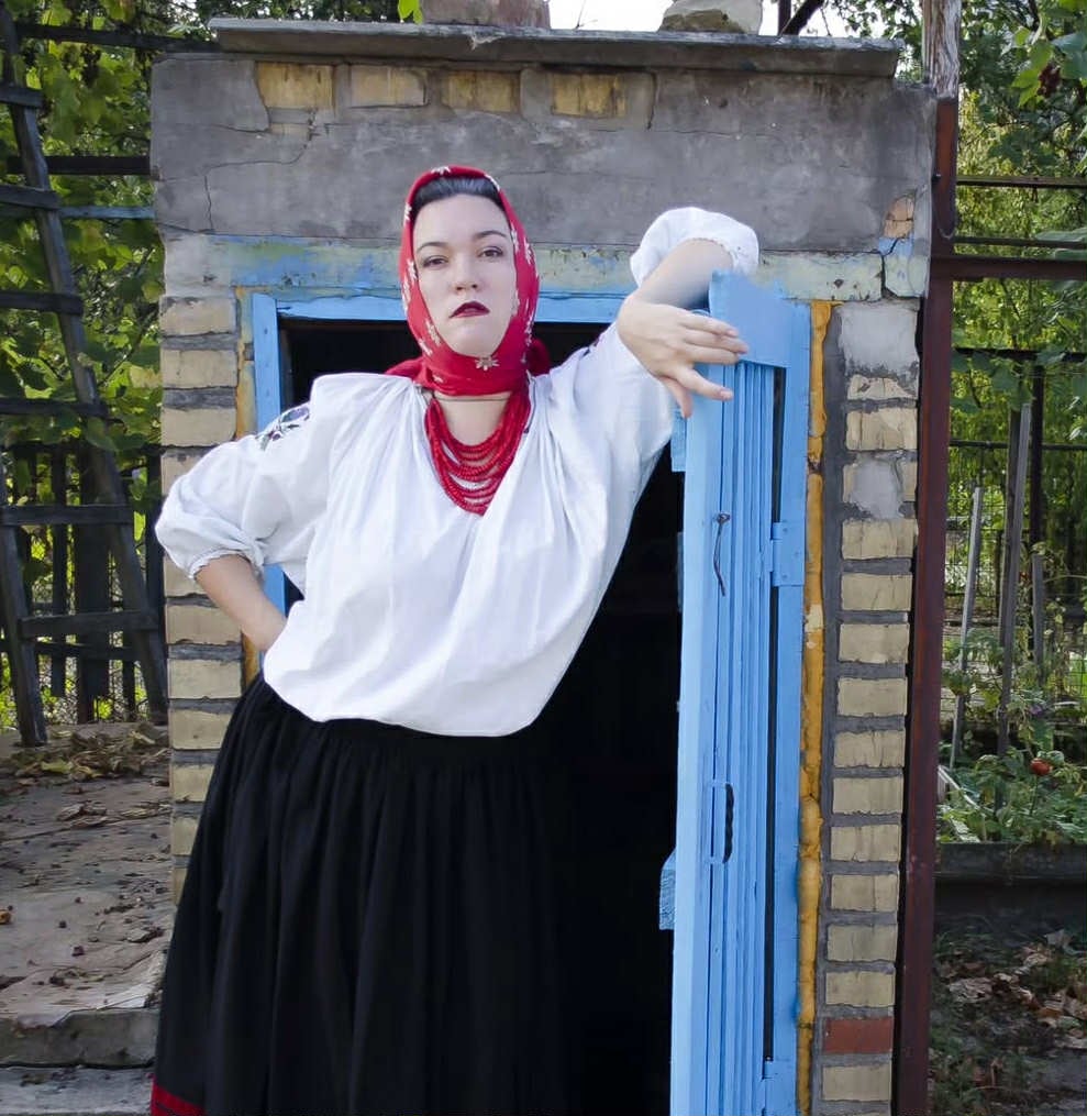 “На шиї у мене символ Донецька та сталеві яйця”: як донеччанка створює унікальні прикраси-символи