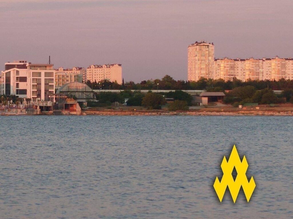 Партизани виявили в окупованому Севастополі центр координації авіаударів, звідки росіяни атакують південь України