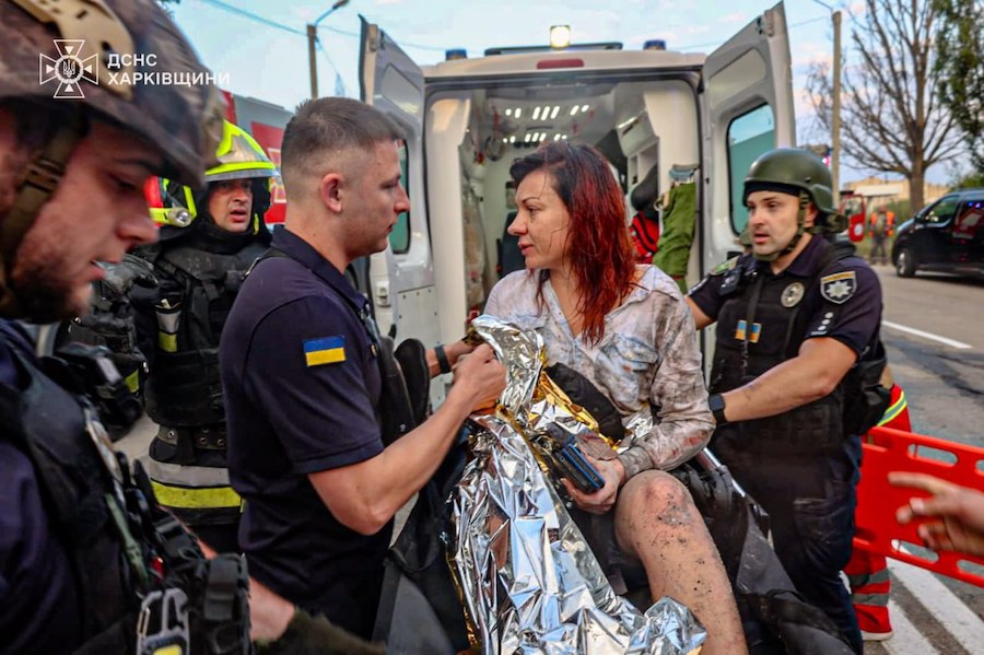Окупанти вдарили по Харкову ракетою та “шахедами”. Загинули чотири людини, серед них двоє дітей