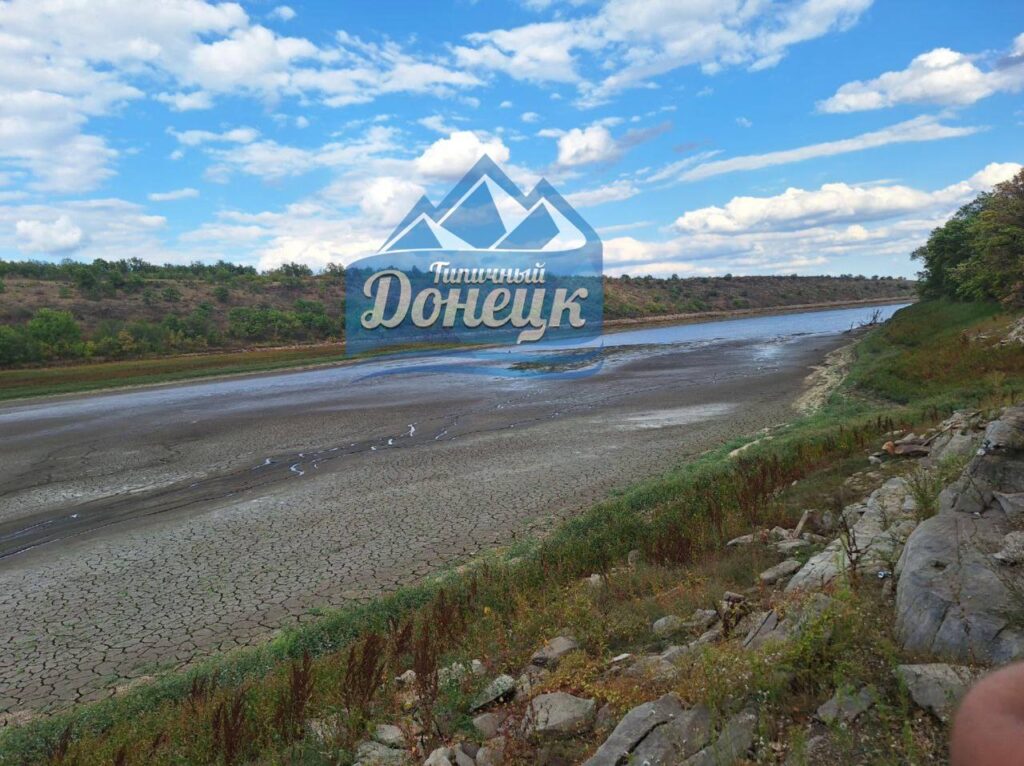 На окупованій Донеччині пересихає Грабовське водосховище: дно потріскалося, води майже нема