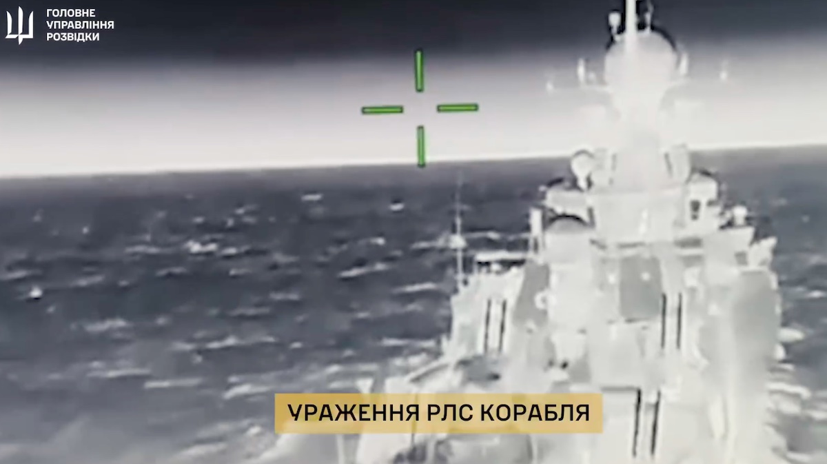 В Азовському морі уражено російський корабель-носій ракет “Калібр”. Опубліковано відео атаки