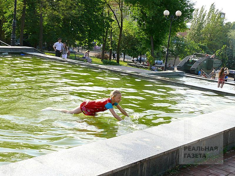 Луганськ, який ми любили і проклинали: старі фото міста до його 230-річчя