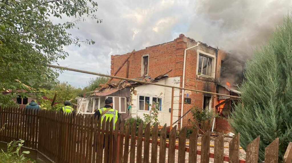 Внаслідок нічного обстрілу Сумщини загибла жінка була вагітна двійнею