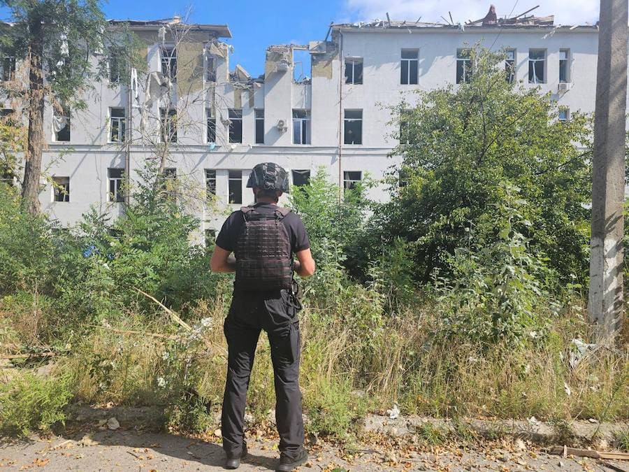 Окупанти скинули три авіабомби на лікарню в Костянтинівці. Напередодні вона припинила роботу через обстріли