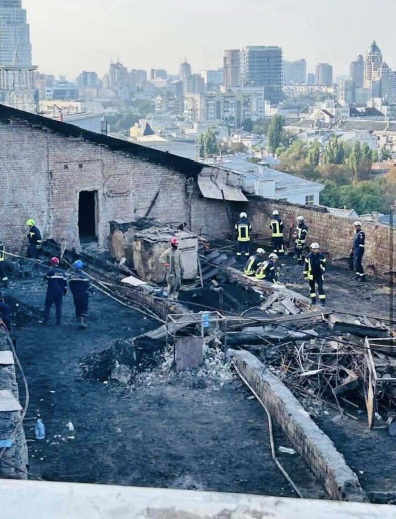 Зʼявилися фотографії будівлі Кабміну, куди влучила російська ракета