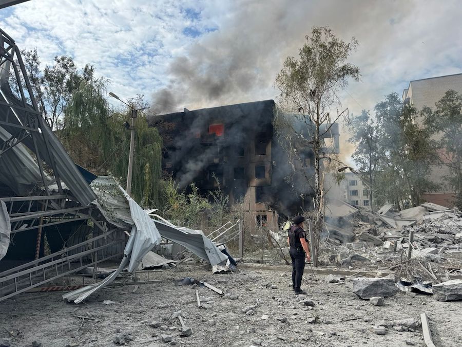 У Костянтинівці чотири людини могли опинитися під завалами будинку в результаті авіаудару окупантів