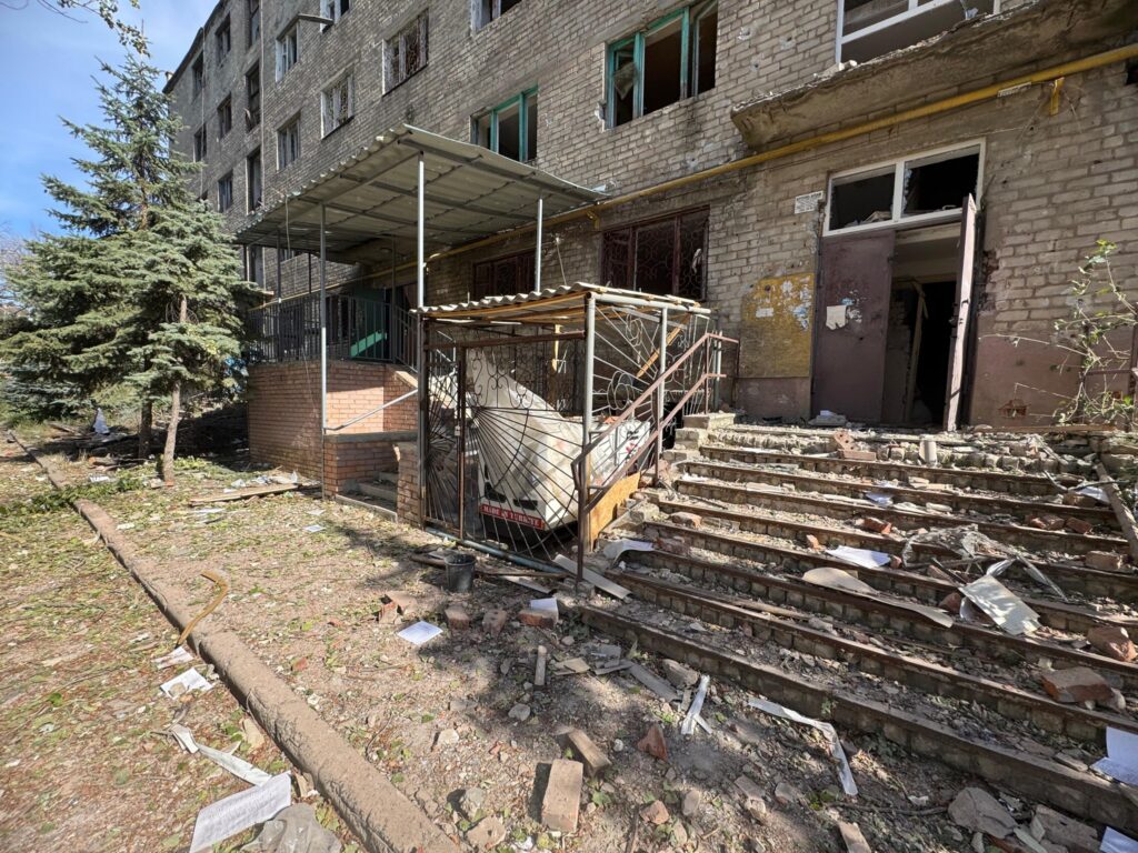 У Костянтинівці показали наслідки удару авіабомбою