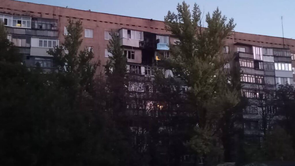 Вночі дрони атакували багатоповерхівку у Краматорську: там виникла пожежа